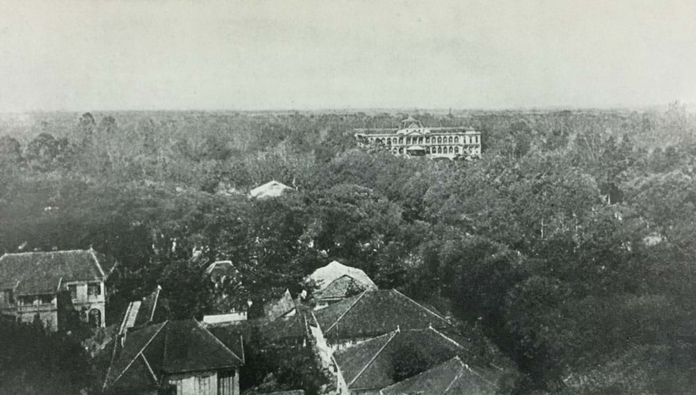 Thảm xanh bất tận: khu vực Dinh Norodom (Dinh Thống nhất) và Nhà thờ Đức Bà những năm 1920. Ảnh: tư liệu    