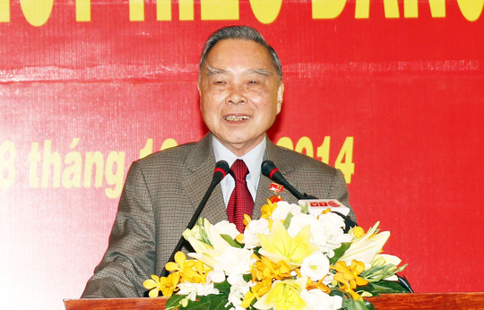 Nguyên Thủ tướng Phan Văn Khải phát biểu tại buổi lễ được Trao tặng Huy hiệu 55 năm tuổi Đảng. (Ảnh: Đức Tám/TTXVN)    