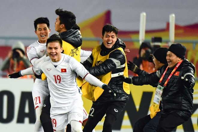 Cầu thủ xuất sắc U23 Việt Nam Quang Hải nhận 1,8 tỷ đồng tiền thưởng.