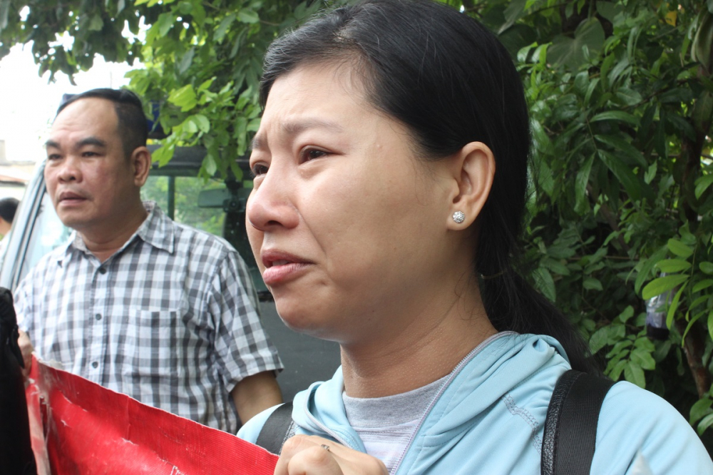 Chị Nguyễn Thị Trúc Ly, 36 tuổi, cho biết nghe tin đối thoại với thanh tra Trung ương nên tới rất sớm. Tuy nhiên, khi chị cùng người dân tới thì không được tham dự.    