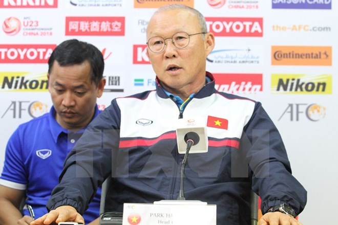 Huấn luyện viên trưởng đội U23 Việt Nam Park Hang Seo trả lời câu hỏi của phóng viên báo chí quốc tế. (Ảnh: Hoàng Linh/TTXVN)