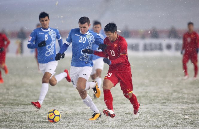 U23 Việt Nam đã có trận đấu rất nỗ lực bất chấp thời tiết trước U23 Uzbekistan. Ảnh: VOH online