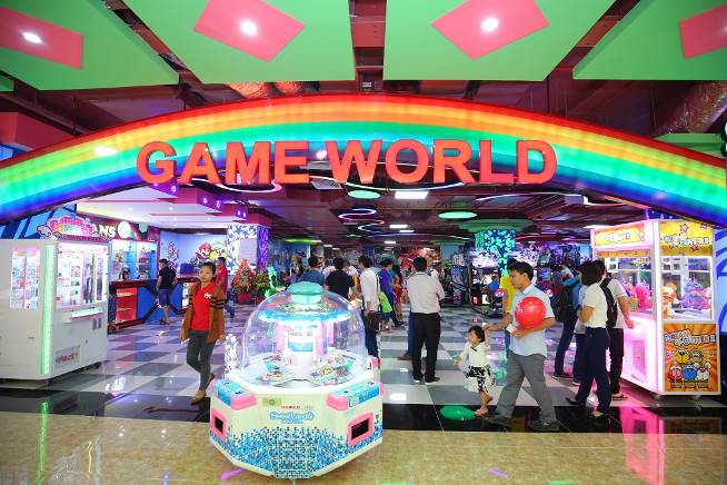 Khu vui chơi Game World thu hút khách hàng đủ mọi lứa tuổi.