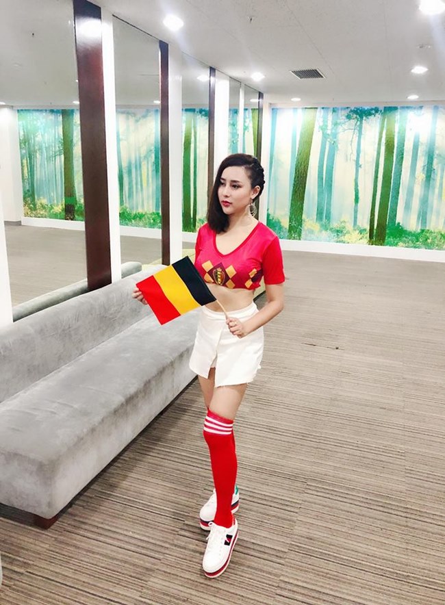Hot girl Nguyễn Hồng Nhung đại diện cho đội tuyển của Bỉ. Cô nàng mong chờ một mùa WC thi đấu sôi lửa, máu chiến và những bàn thắng tạo nên lịch sử cho đội tuyển này.    