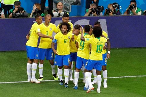  Đội tuyển Brazil chia vui với Coutinho    