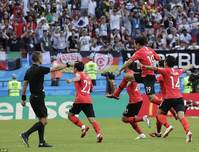 Niềm vui của các cầu thủ Hàn Quốc sau khi chia tay World Cup 2018 bằng chiến thắng để đời trước đội tuyển Đức