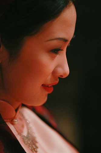 Trong phim, Jun Vũ hóa thân thành ả đào Liên trong phim, người đã khiến Hùng yêu say đắm    