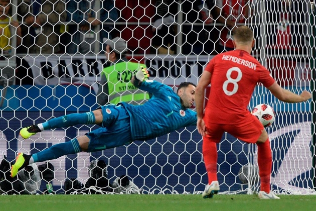 Henderson thực hiện không thành công quả 11m, nhưng Pickford đã xuất sắc cản phá mang về thắng lợi cho đội tuyển Anh trước Colombia.