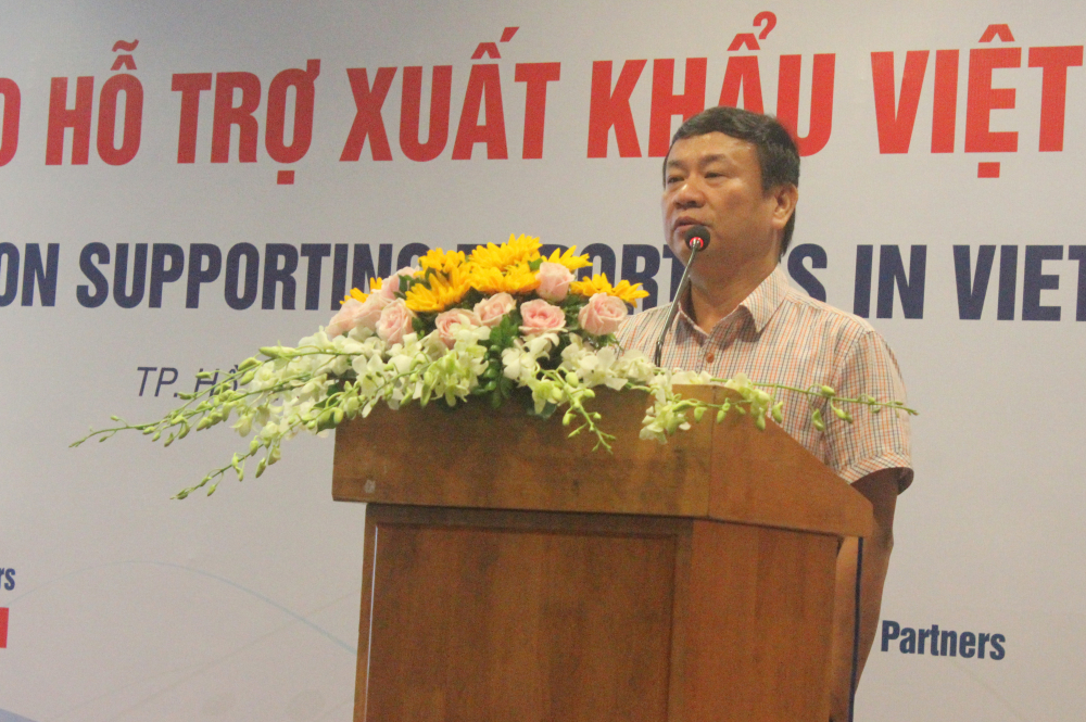  Ông Nguyễn  Việt Hùng, Trưởng phòng Thống kê hải quan, Cục Công nghệ thông tin và Thống kê, Tổng cục Hải quan cập nhật thông tin xuất nhập khẩu tại hội thảo