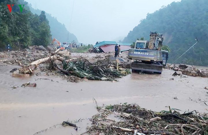 Chiều 2/9, trên địa bàn tỉnh Lai Châu xuất hiện lũ quét, sạt lở đất và ngập úng các khu dân cư.    