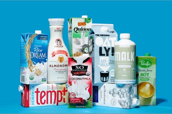 Các loại sữa thực vật chiết xuất từ các loại hạt bổ dưỡng đang ngày càng được yêu chuộng tại Mỹ. Ảnh: New York Times  