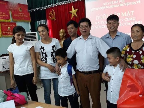 Gia đình anh Phùng Giang Sơn (28 tuổi, thị trấn Tây Đằng, Ba Vì, Hà Nội) bị trao nhầm con với gia đình chị Vũ Thị Hương (Phú Sơn, Ba Vì, Hà Nội), cách nhau gần chục km.  