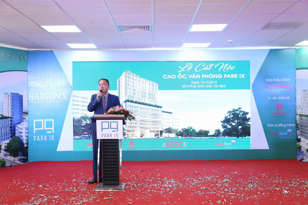 Tổng Giám Đốc Nguyễn Văn Đồi phát biểu khai mạc lễ cất nóc Park IX