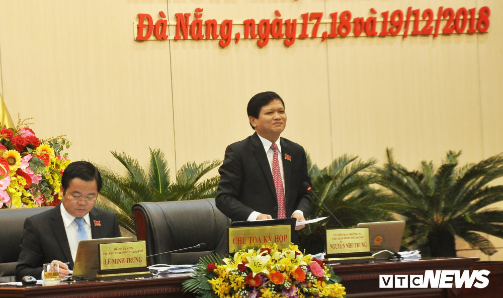 Ông Nguyễn Nho Trung, Chủ tịch HĐND TP. Đà Nẵng nêu lại chuyện khơi thông sông Cổ Cò.     