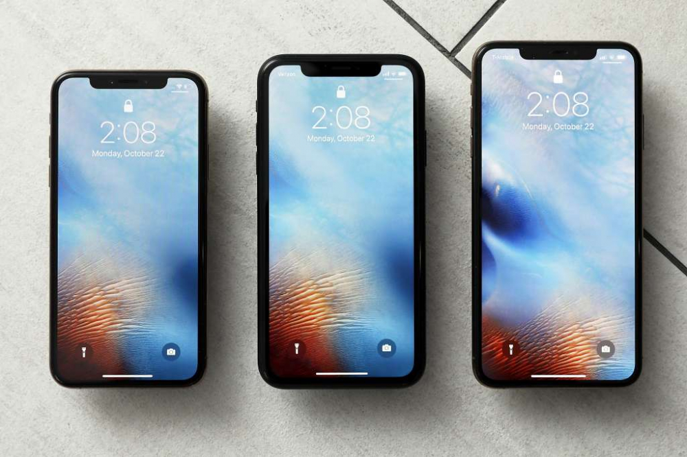 Ba mẫu iPhone mới nhất của Apple. Ảnh: AP  
