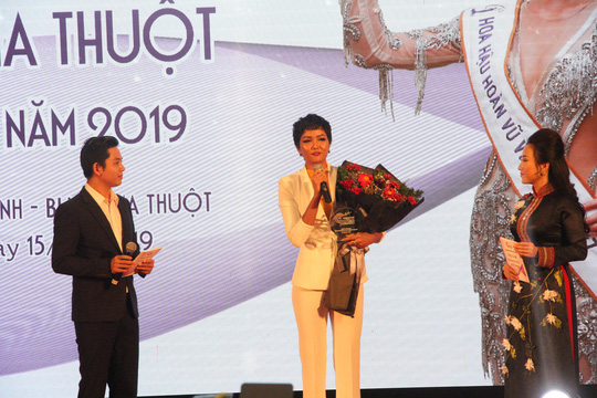 Đương kim Hoa hậu Hoàn vũ Việt Nam H'Hen Niê là đại sứ truyền thông của Lễ hội cà phê Buôn Ma Thuột    