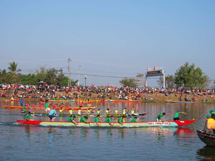 Hình ảnh đua thuyền tại huyện Krông Ana năm 2019.    