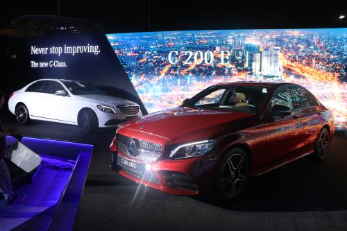 Mercedes-Benz Việt Nam ra mắt 3 phiên bản của dòng C-Class nâng cấp. Ảnh: Văn Xuyên/BNEWS/TTXVN    