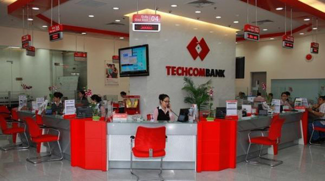 Không trả cổ tức trong 7 năm nhưng Techcombank lại trả lương rất hậu hĩnh cho dàn lãnh đạo.