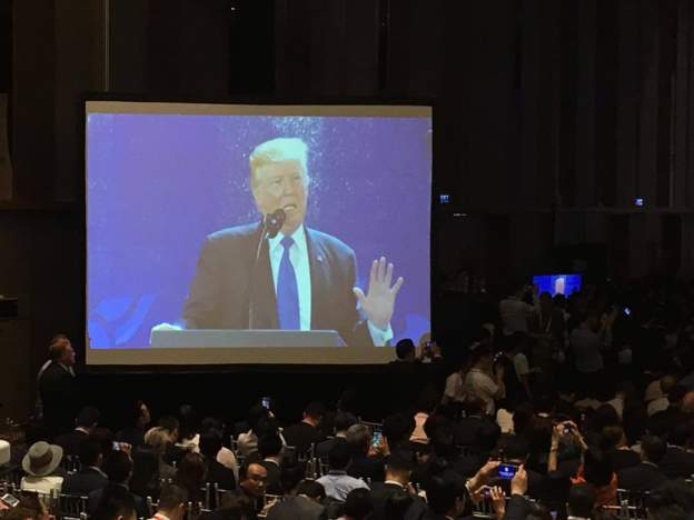 Tổng thống Donald Trump phát biểu tại Trung tâm Hội nghị Ariyana, Đà Nẵng (Ảnh: AP)