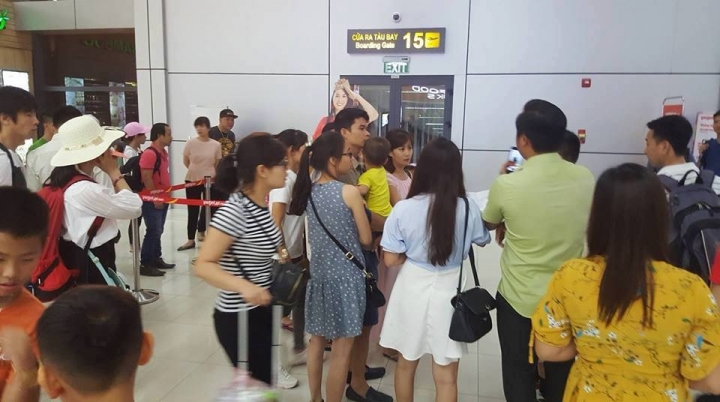  Hành khách vật vờ ở sân bay vì Vietjet Air liên tục delay chuyến bay VJ519 Hà Nội - Đà Nẵng vào ngày 29/5 vừa qua.