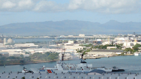 Tàu CSB 8020 rời khu vực neo đậu ở đảo Sand (Oahu, Hawaii) tiến ra biển luyện tập, ngày 6/11 (Ảnh: TÀI KHOẢN KAKAAKO)