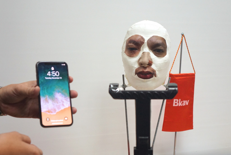 Chiếc mặt nạ mà BKAV dùng để “đánh lừa” công nghệ Face ID trên Iphone X.