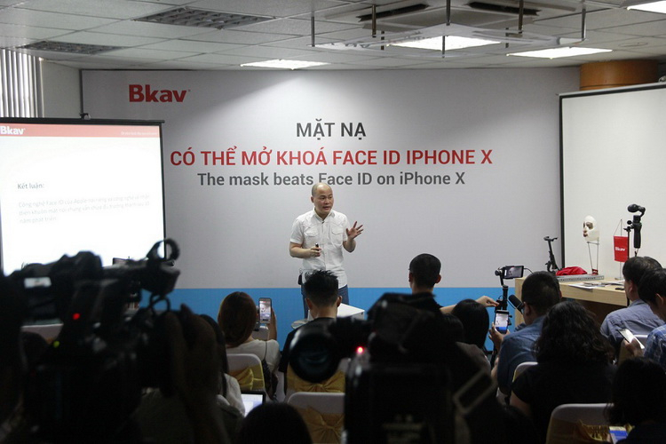 Ông Nguyễn Từ Quảng, CEO của BKAV trong buổi họp báo.