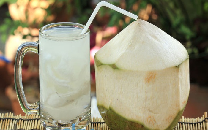 Nước dừa có tác dụng giải khát và thanh nhiệt. (Ảnh: internet)