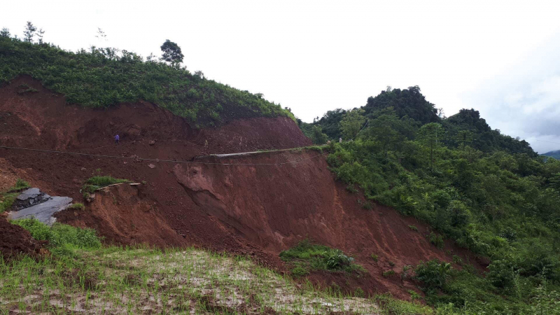 Đường dẫn vào huyện Sìn Hồ bị đứt gãy nghiêm trọng