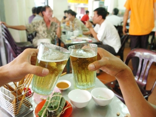 Năm 2017, Việt Nam chạm mốc tiêu thụ 4 tỷ lít bia. (Ảnh: internet)