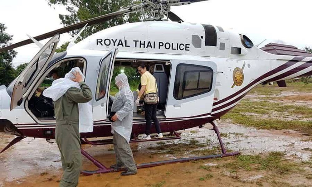 Trực thăng cứu hộ của cảnh sát hoàng gia Thái Lan. Ảnh: Reuters