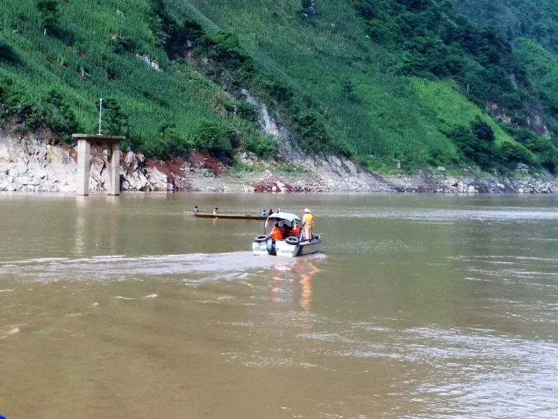 Lực lượng chức năng tập trung tìm kiếm các nạn nhân mất tích vụ lật thuyền ở Lai Châu