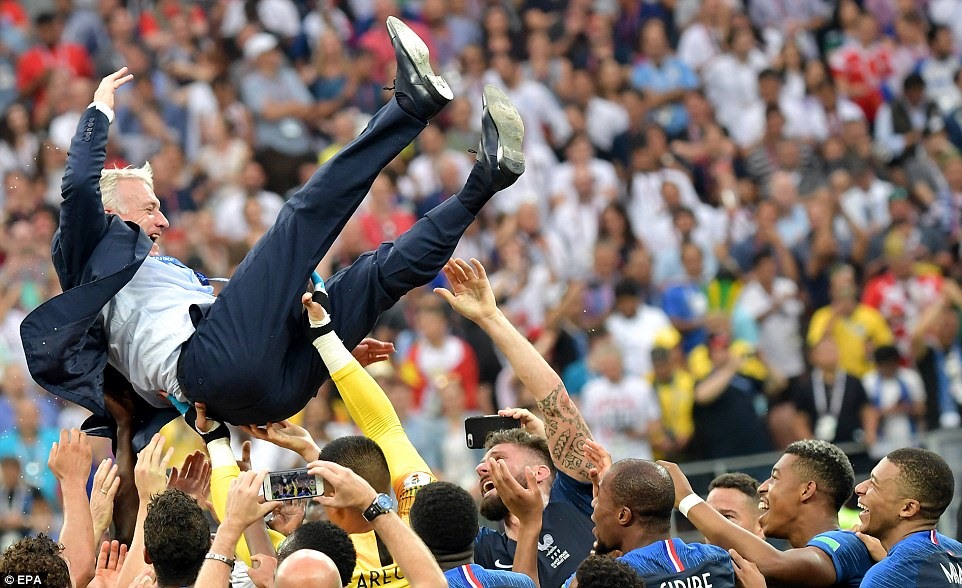 HLV Didier Deschamps đã thành công với ĐT Pháp sau thất bại ở trận chung kết Euro 2016.