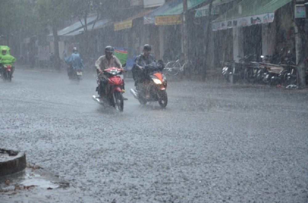 Mưa lớn do áp thấp nhiệt đới ở Hà Nội. (Ảnh: Internet).