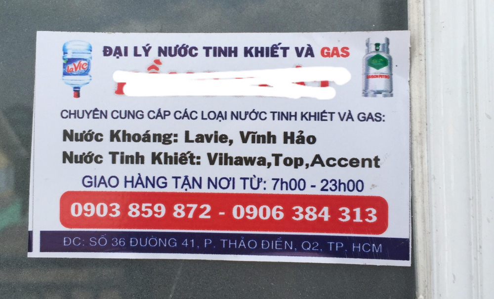 Nước khoáng và nước tinh khiết được phân biệt rõ ràng (Ảnh: Tấn Thành)