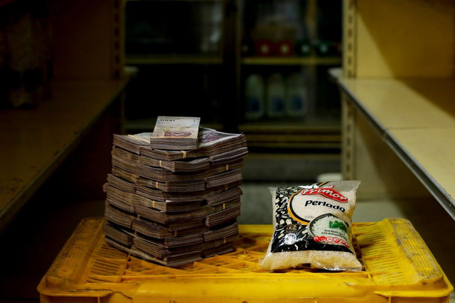 Một túi gạo 1kg có giá 2,5 triệu Bolivar (tương đương 0,38 USD). (Nguồn: Reuters)