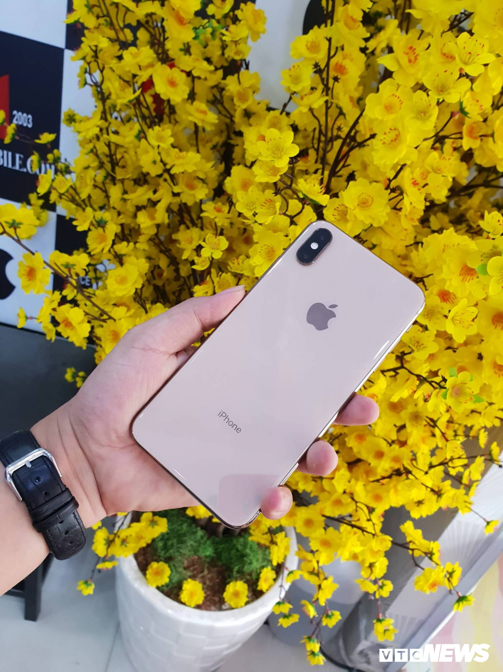 Hiện tại, giá iPhone XS Max cho phiên bản 512 GB 2 SIM là 46 triệu đồng, phiên bản 256 GB là 39 triệu đồng và phiên bản 64 GB giá 36 triệu đồng.    