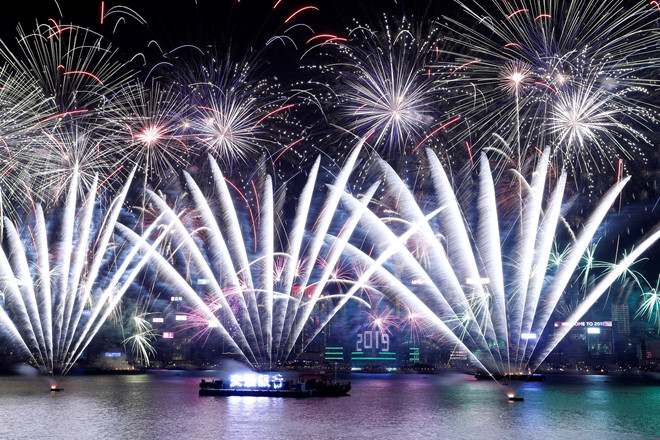  Hồng Kông chào đón năm mới với đại tiệc ánh sáng không thể ấn tượng hơn. (Ảnh: Sky News)    