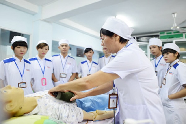 Chính phủ Nhật Bản đã nhất trí mời 10.000 điều dưỡng viên từ Việt Nam từ nay đến năm 2020 sang làm việc