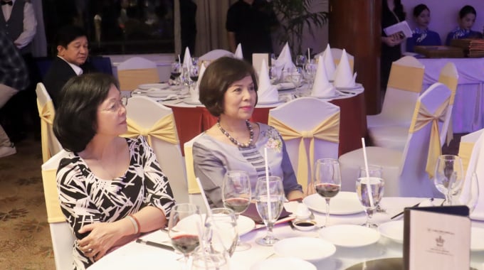 Bà Cao Thị Ngọc Lan- Phó Chủ tịch thường trực Hiệp hội Du lịch Việt Nam (bên phải)