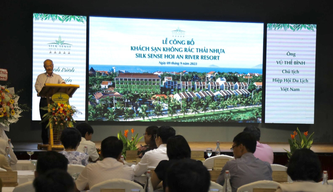 ông Vũ Thế Bình – Chủ tịch Hiệp hội Du lịch Việt Nam đánh giá cao nỗ lực của Silk Sense Hoi An River Resort trong việc thực hiện khách sạn không rác thải nhựa.