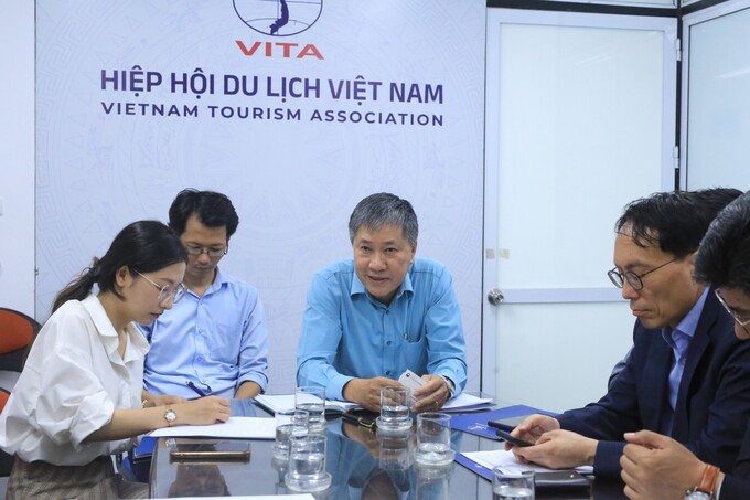 Ông Vũ Quốc Trí - Tổng thư kí Hiệp hội Du lịch Việt Nam chia sẻ tại buổi gặp gỡ.