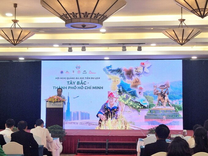 Ông Nguyễn Minh Phú - Giám đốc Sở Văn hóa, Thể thao và Du lịch tỉnh Điện Biên giới thiệu về du lịch tỉnh nhà.