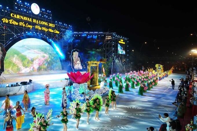 Lễ hội Carnaval Hạ Long 2023 thu hút đông đảo người dân và du khách. Ảnh: Bộ Văn Hóa, Thể thao và Du lịch.