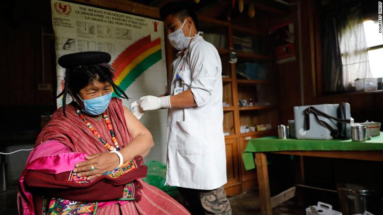 Bhutan may mắn khi được các quốc gia trên thế giới kịp thời hỗ trợ nguồn vaccine.