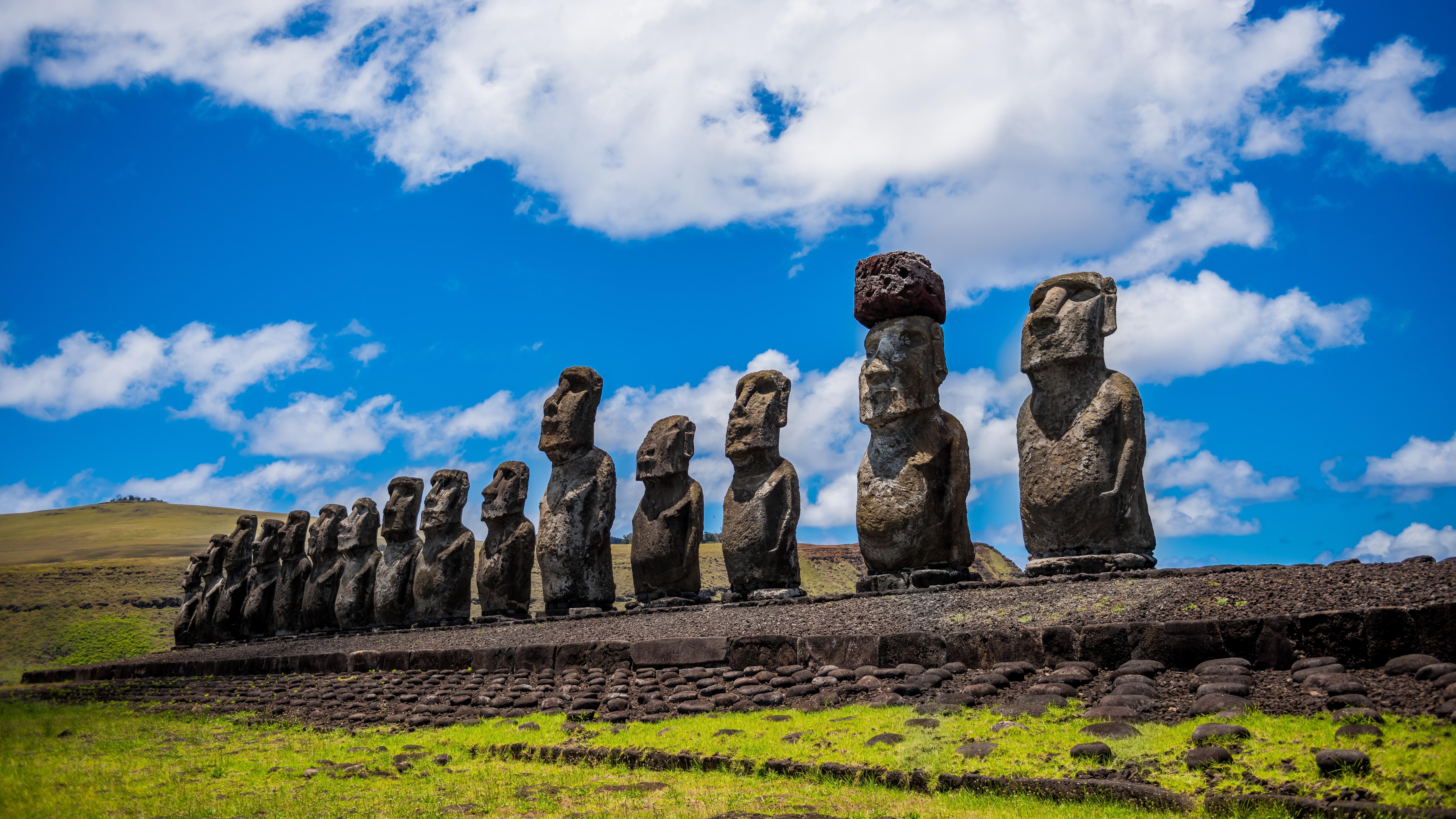 Tượng moai ở đảo Phục Sinh bị xe tải cán