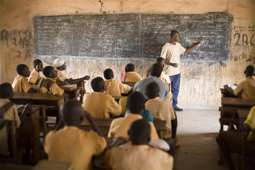 Học sinh tham gia lớp học tiếng Pháp tại một trường học ở Ghana.