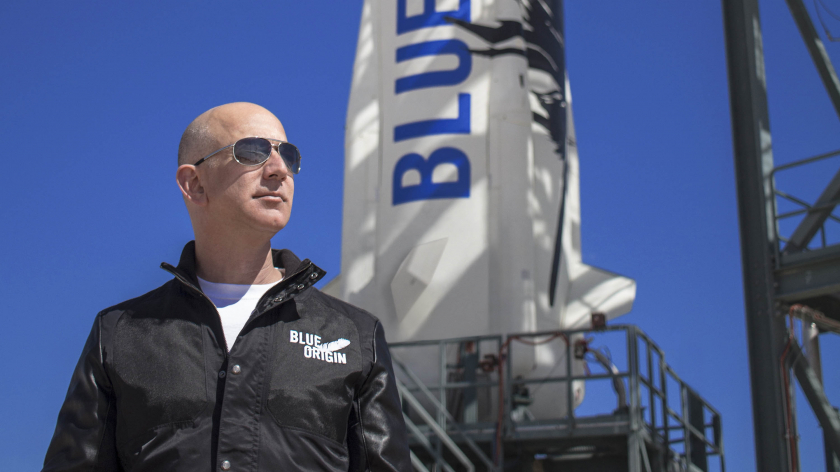 Tỷ phú Jeff Bezos đã thực hiện chuyến du hành vũ trụ đầu tiên của công ty Blue Origin vào ngày 20/7