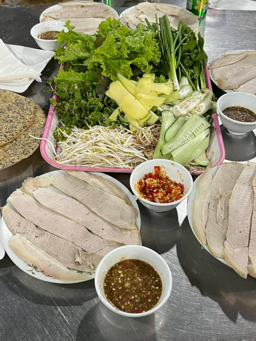 Gỏi cuốn thịt heo mắm nêm - Ảnh: FB/Quang Vinh